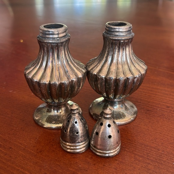 Vintage Heavy Art Deco Silver Salt & Pepper Shakers - Picture 5 of 6